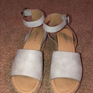 Wedges size 8 soda